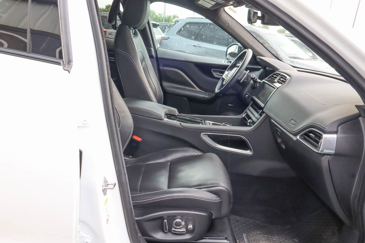 Used 2020 Jaguar F-PACE R-Sport AWD/4WD image 29