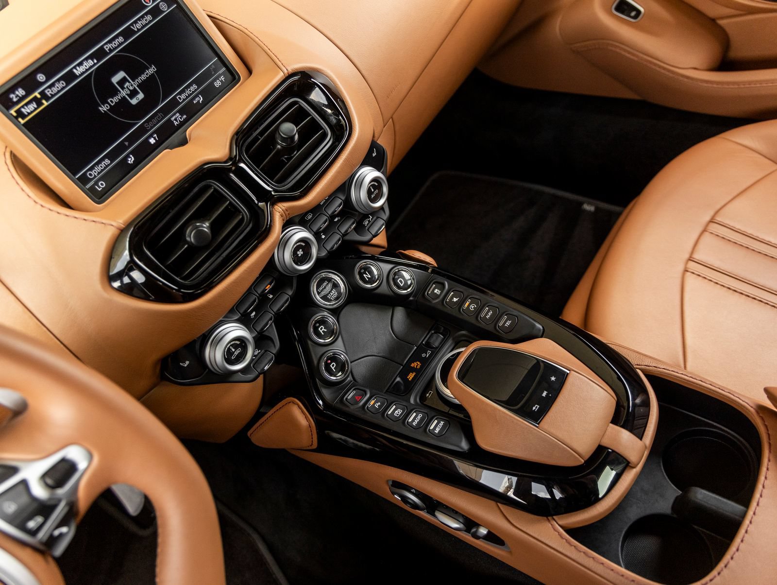 Used 2020 Aston Martin V8 Vantage Coupe RWD image 29