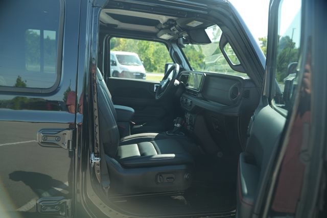 Used 2025 Jeep Gladiator Rubicon AWD/4WD image 18