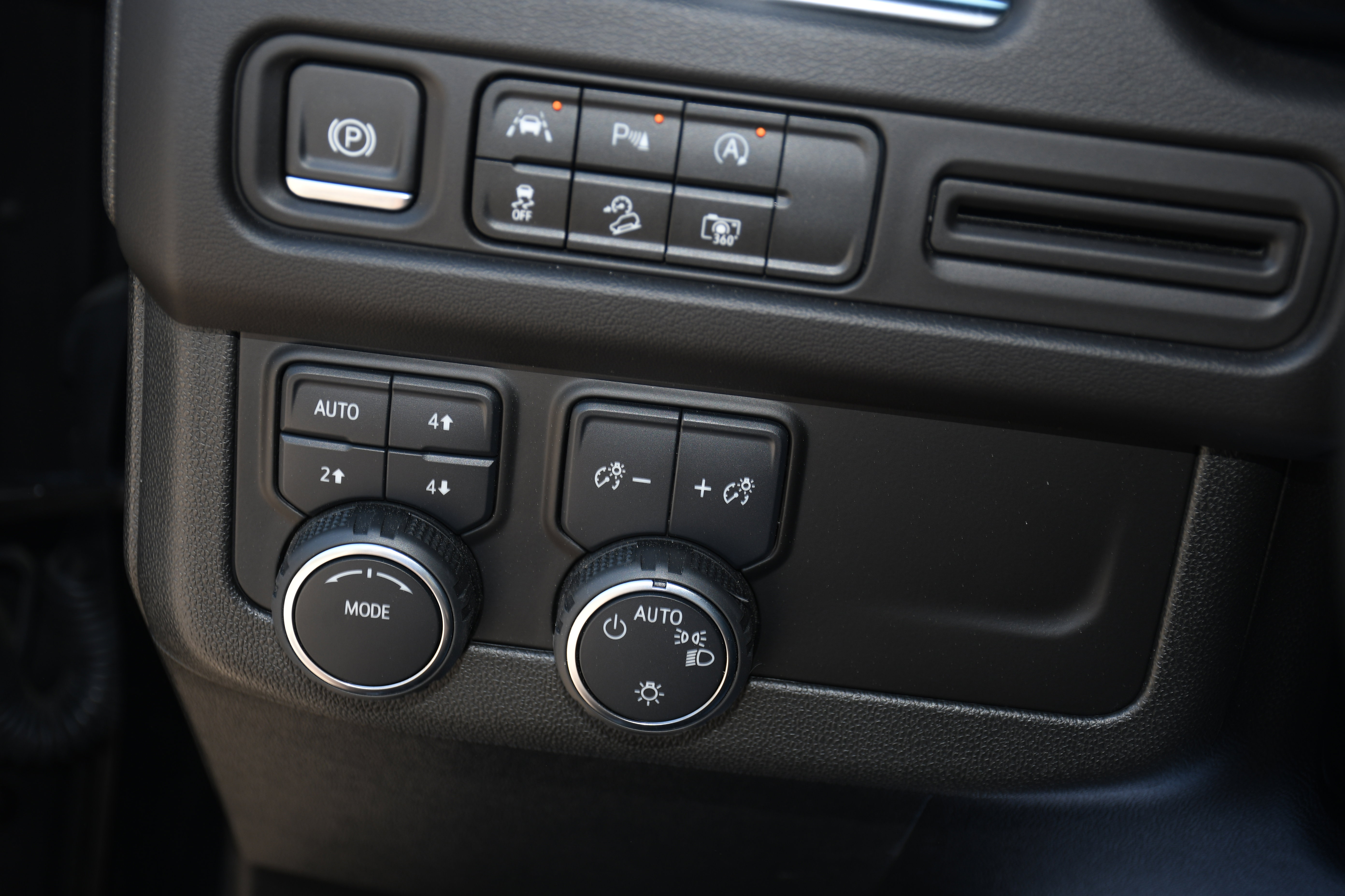 Used 2023 Chevrolet Tahoe Z71 w/ Luxury Package image 16