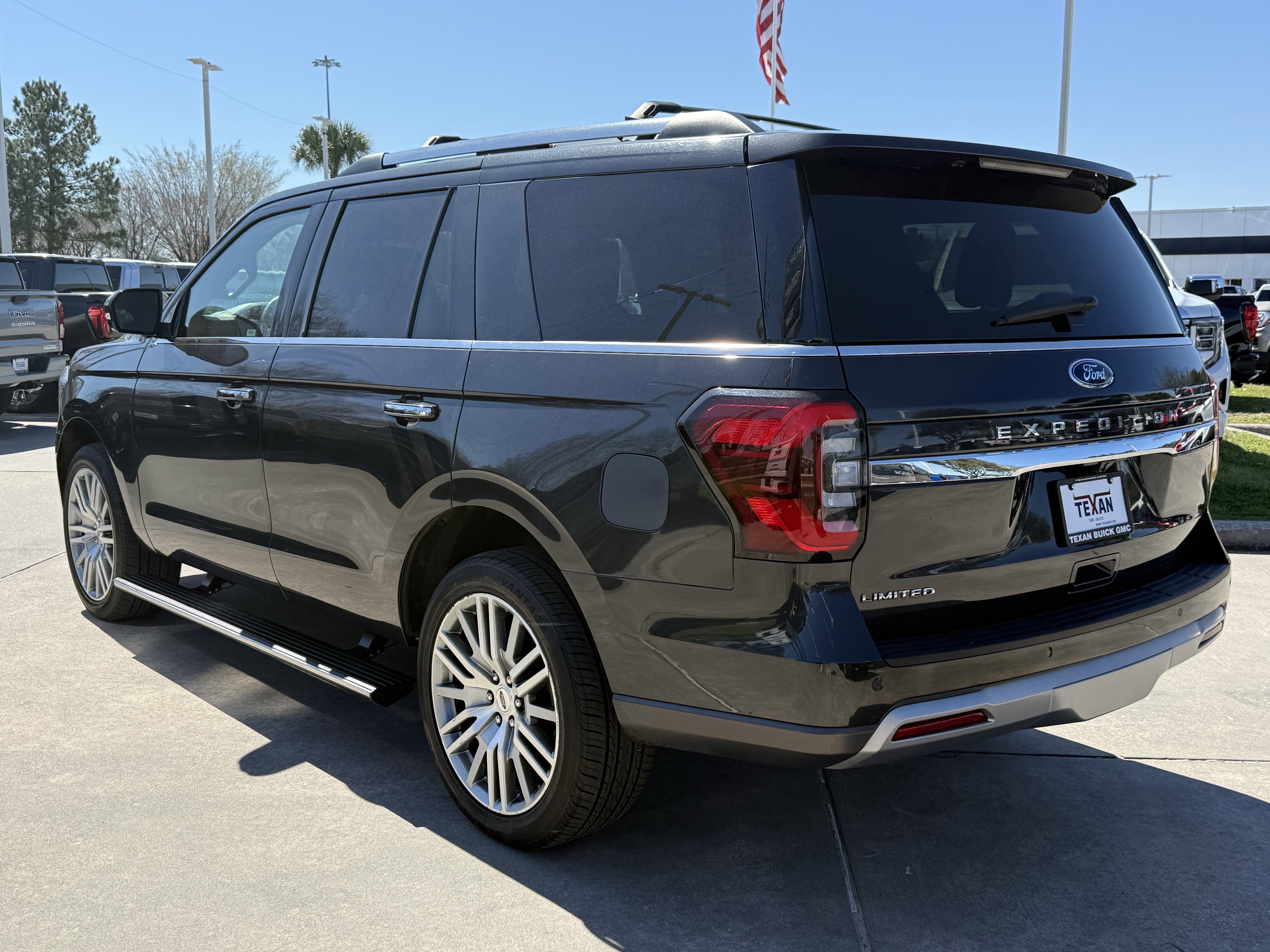 Used 2024 Ford Expedition Limited image 7