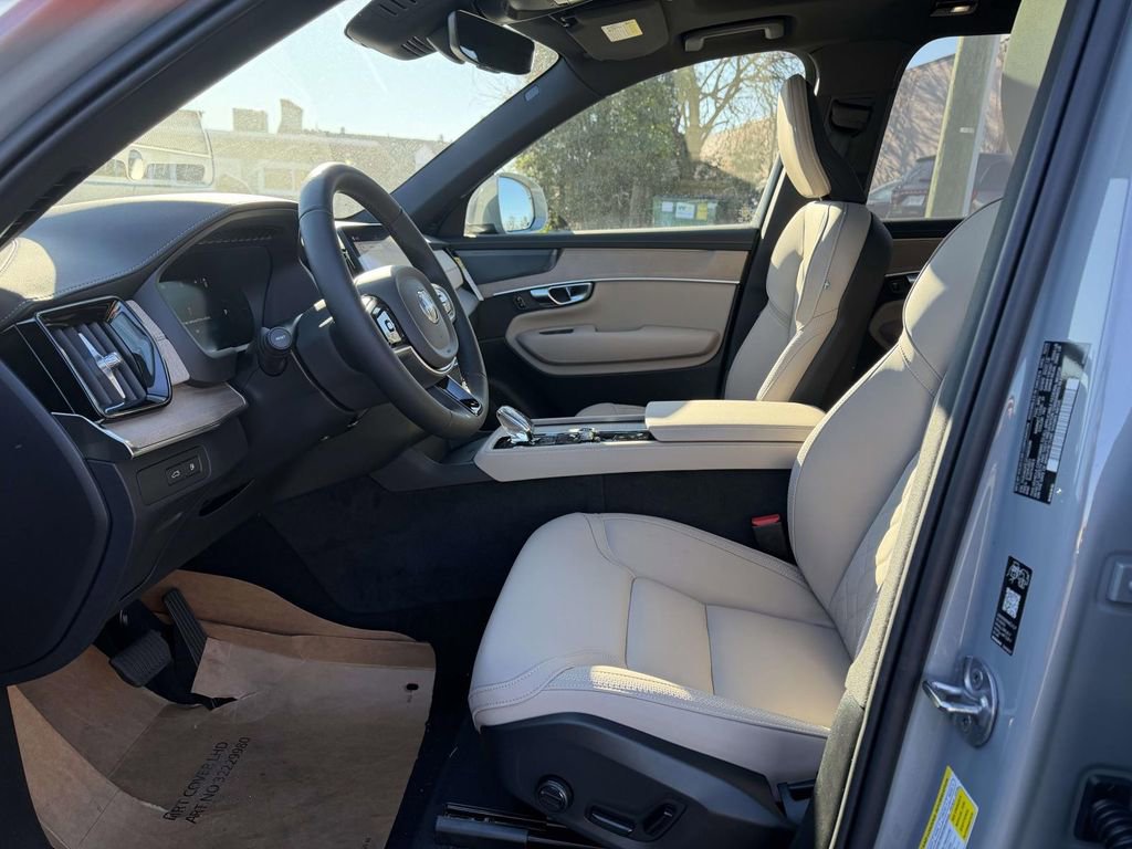 New 2026 Volvo XC90 T8 Plus w/ Protection Package Premier image 15