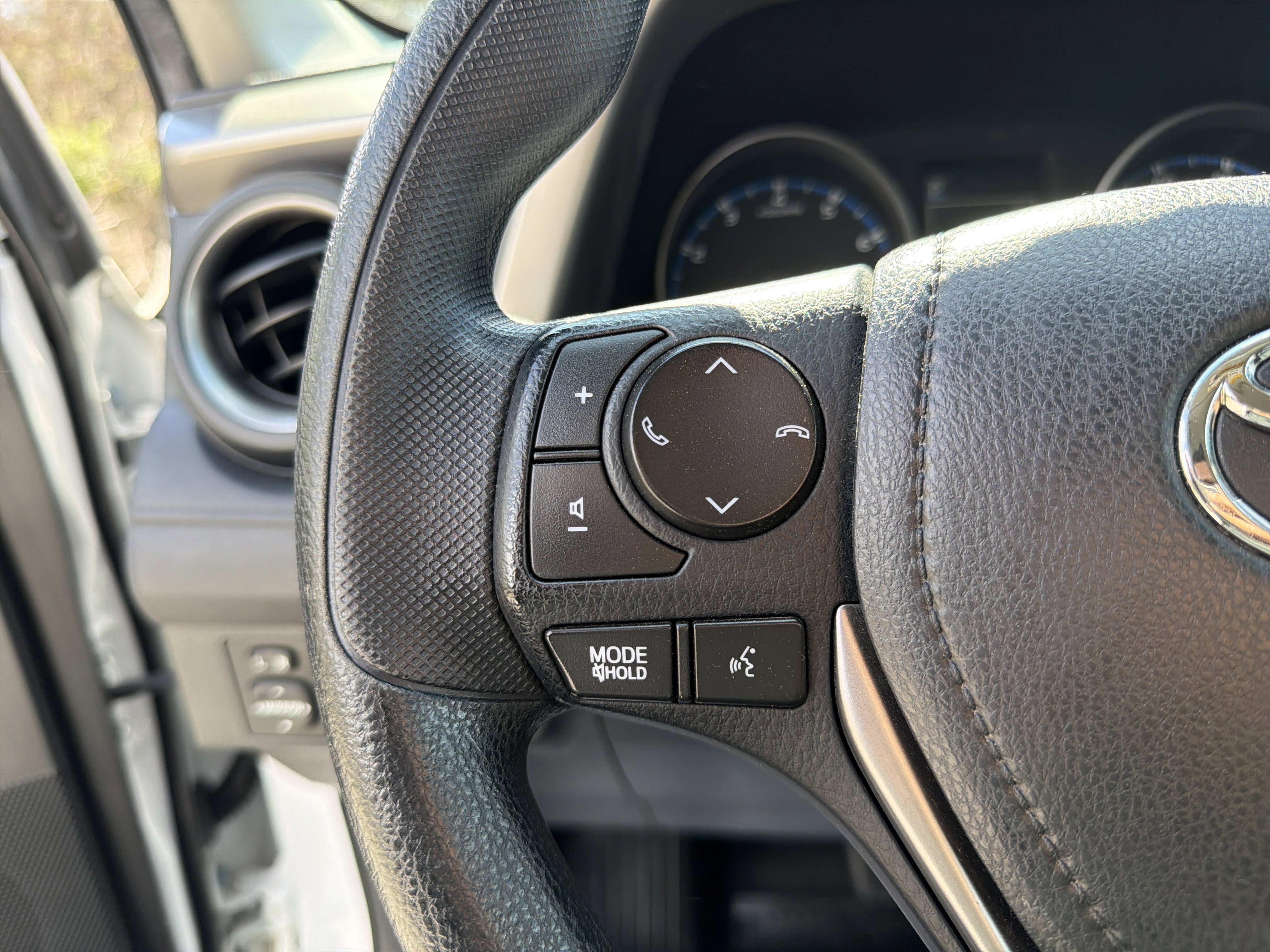 Used 2017 Toyota RAV4 LE w/ All Weather Liner Package image 29