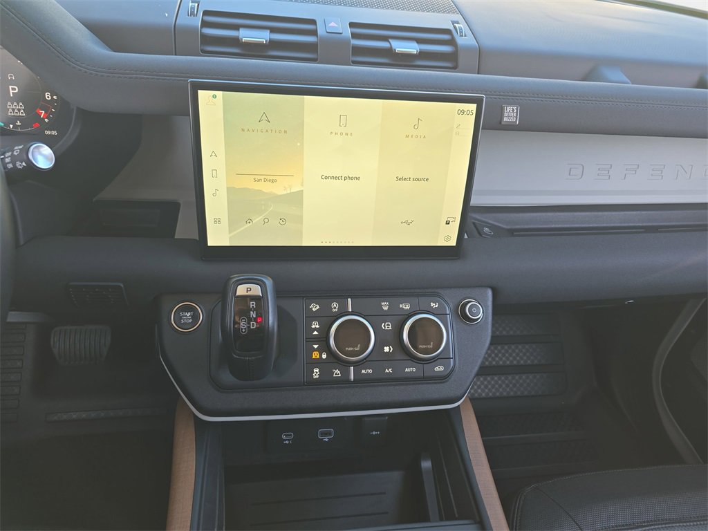 Certified 2023 Land Rover Defender 130 X-Dynamic SE image 21