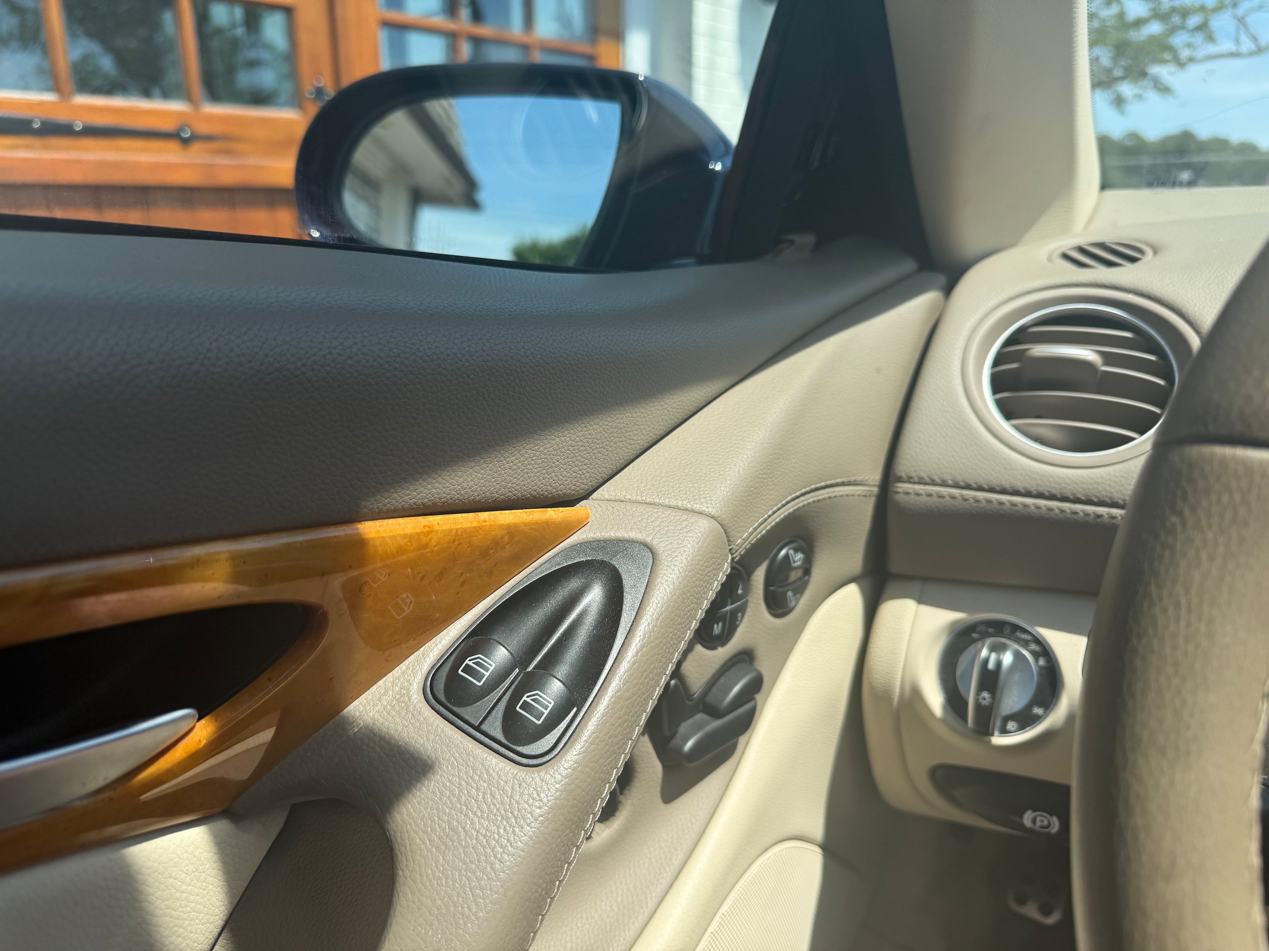 Used 2008 Mercedes-Benz SL 550 image 9