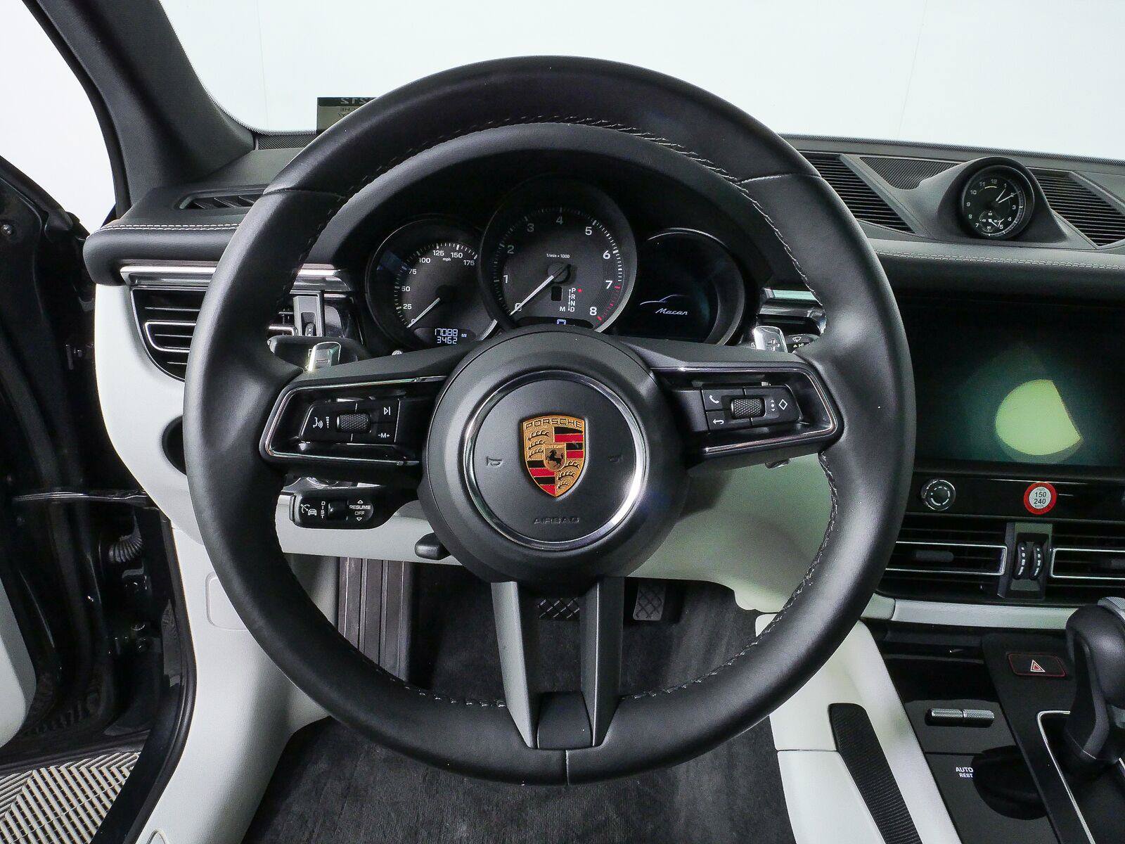 Certified 2024 Porsche Macan AWD/4WD image 10
