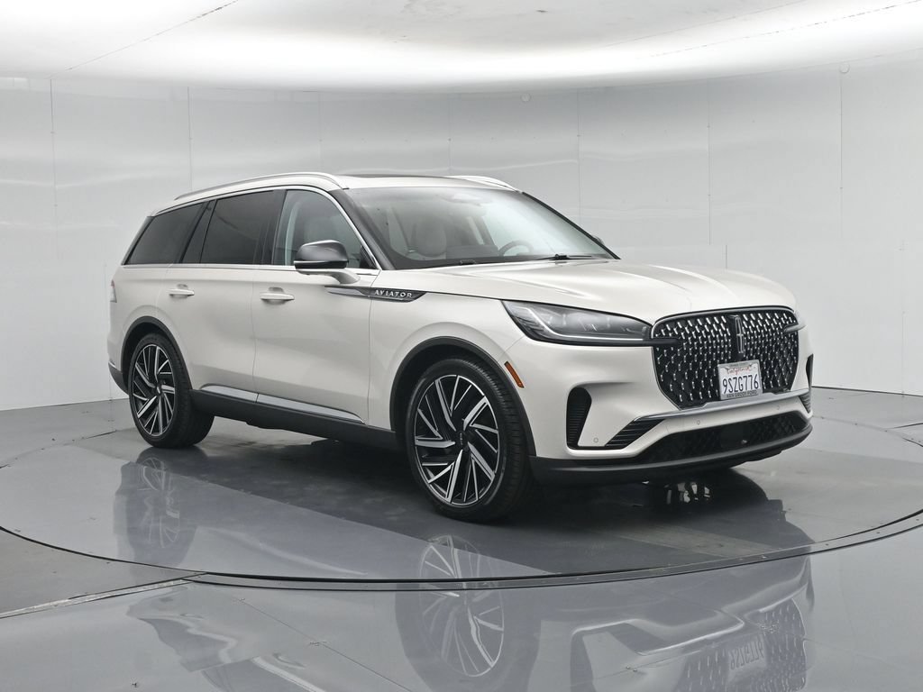 Used 2025 Lincoln Aviator Reserve w/ Equipment Group 201A AWD/4WD image 32