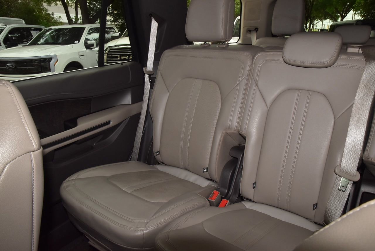 Used 2021 Ford Expedition Limited image 20