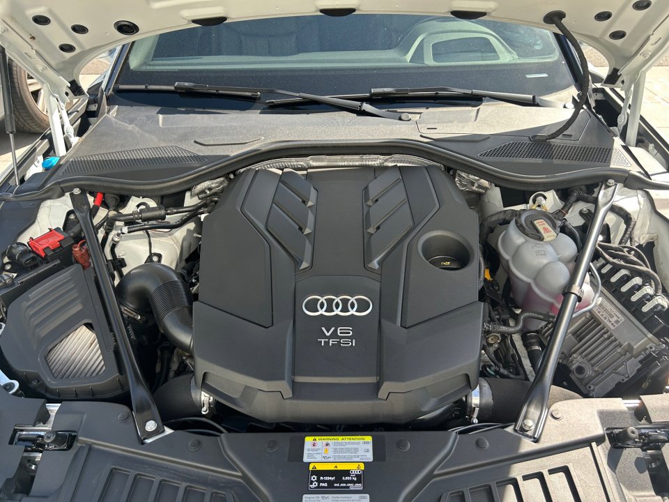 Used 2021 Audi A8 L 3.0T w/ Executive Plus Package image 16