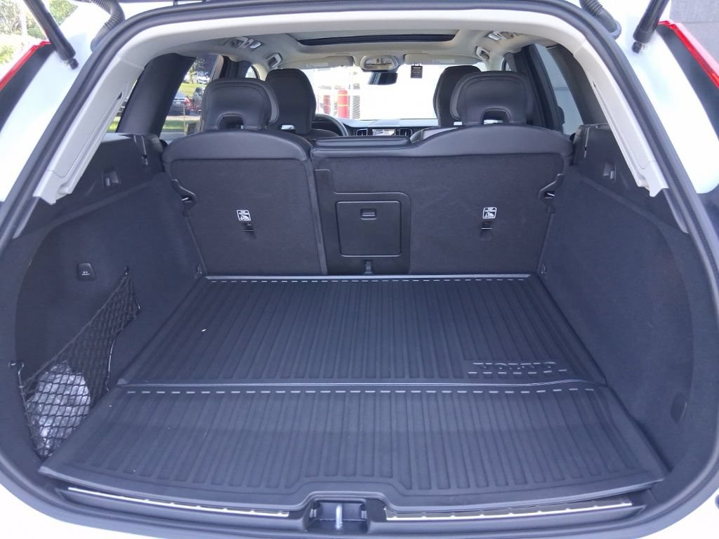 Used 2025 Volvo XC60 T8 Plus w/ Climate Package AWD/4WD image 32