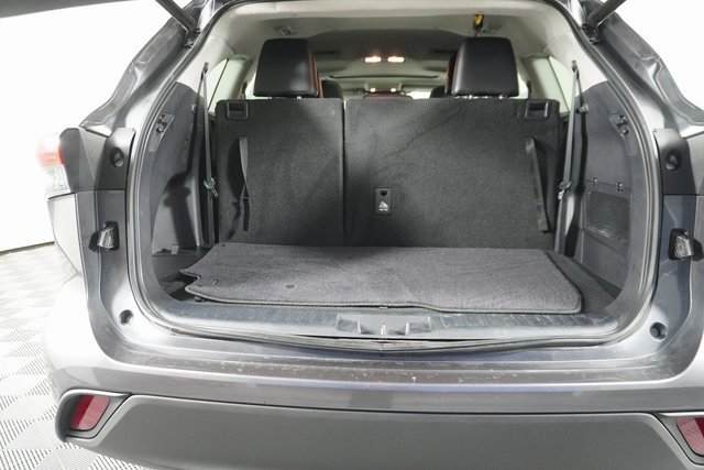 Used 2021 Toyota Highlander XLE image 38