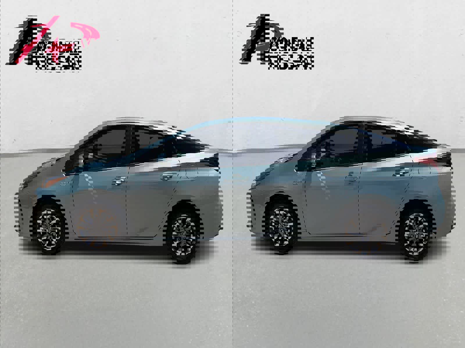 Used 2021 Toyota Prius Limited w/ Premium Convenience Package image 3