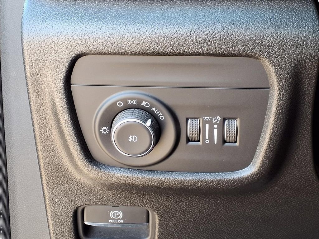 Used 2023 Jeep Grand Cherokee Limited w/ Trailer Tow Prep Group (B) image 19