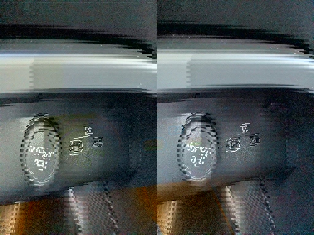 New 2026 Volvo XC40 B4 Core image 30