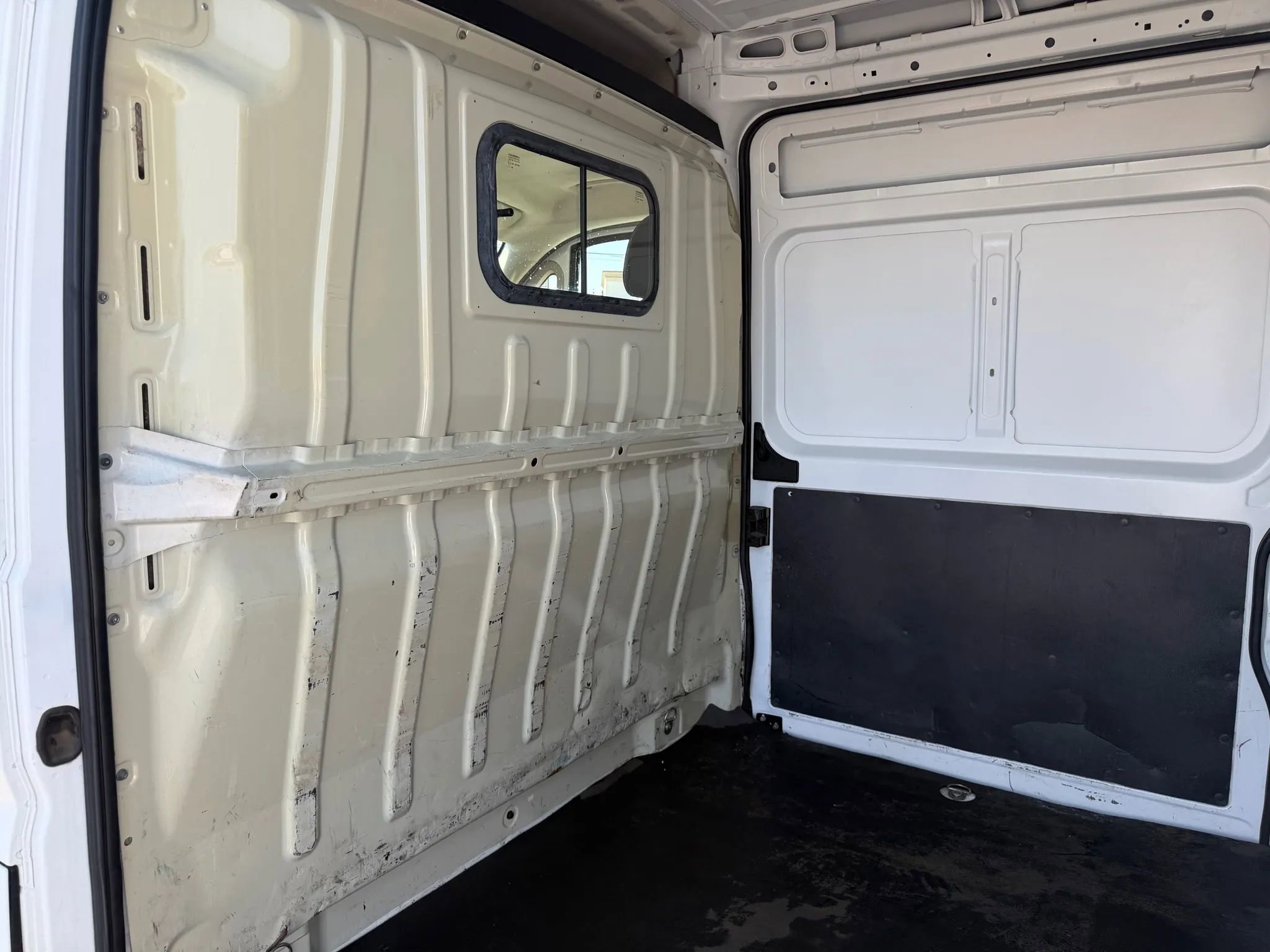 Used 2022 RAM ProMaster 2500 w/ Interior LED Lighting Group image 9