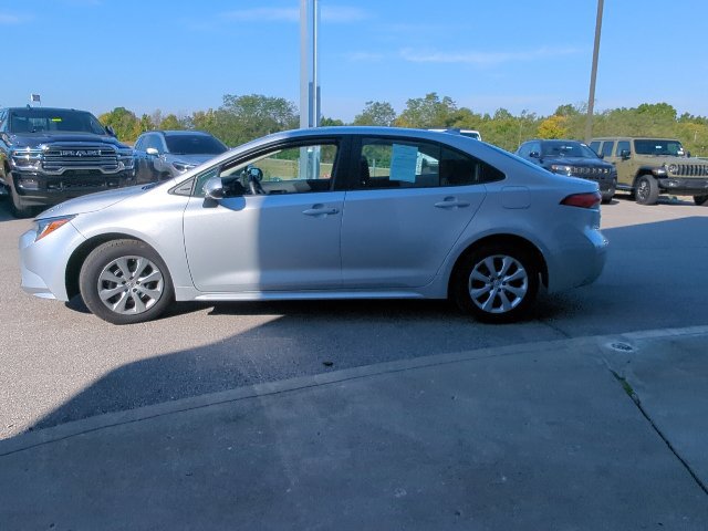 Used 2025 Toyota Corolla LE FWD image 25