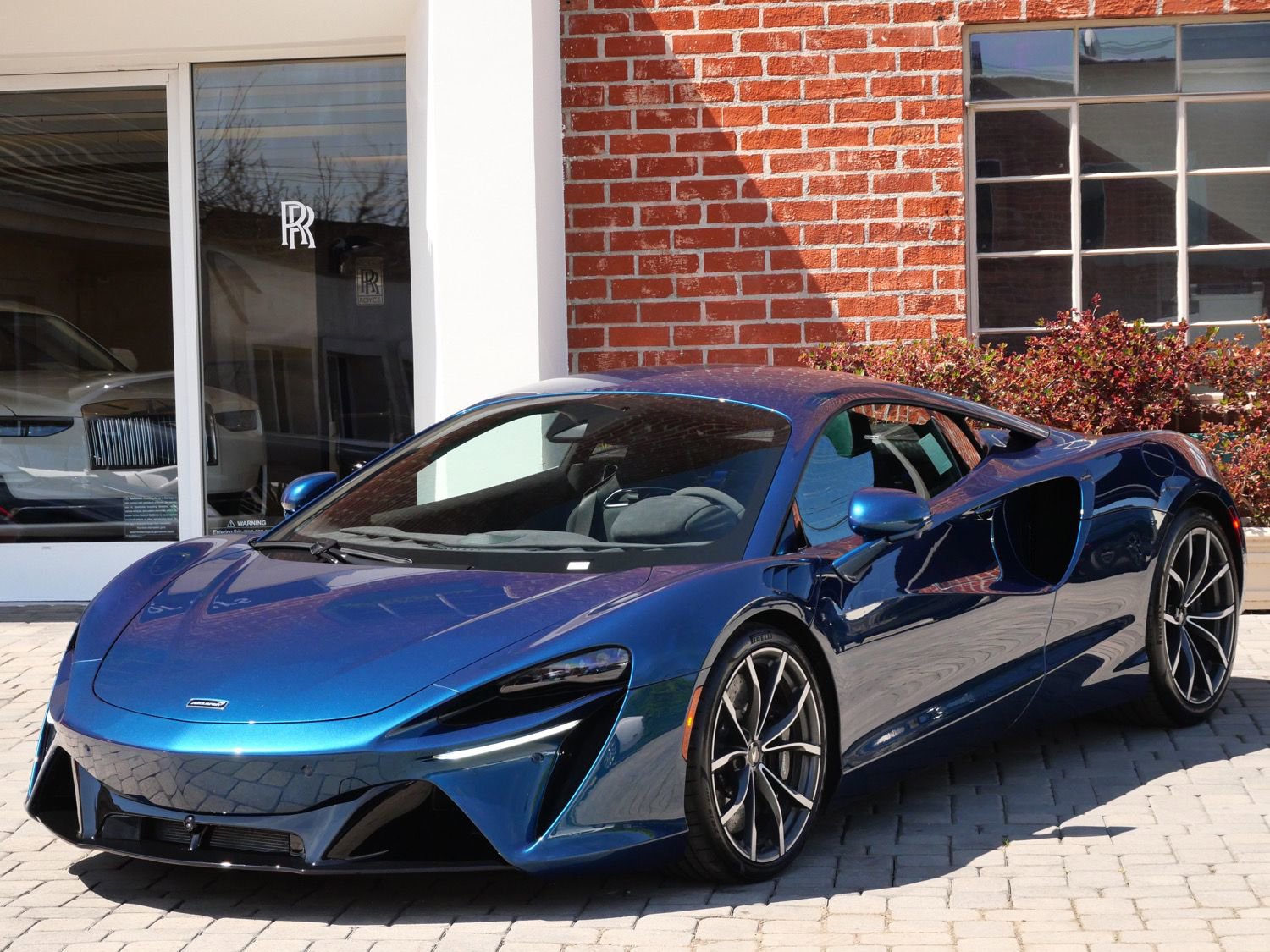 Used 2023 McLaren Artura image 18