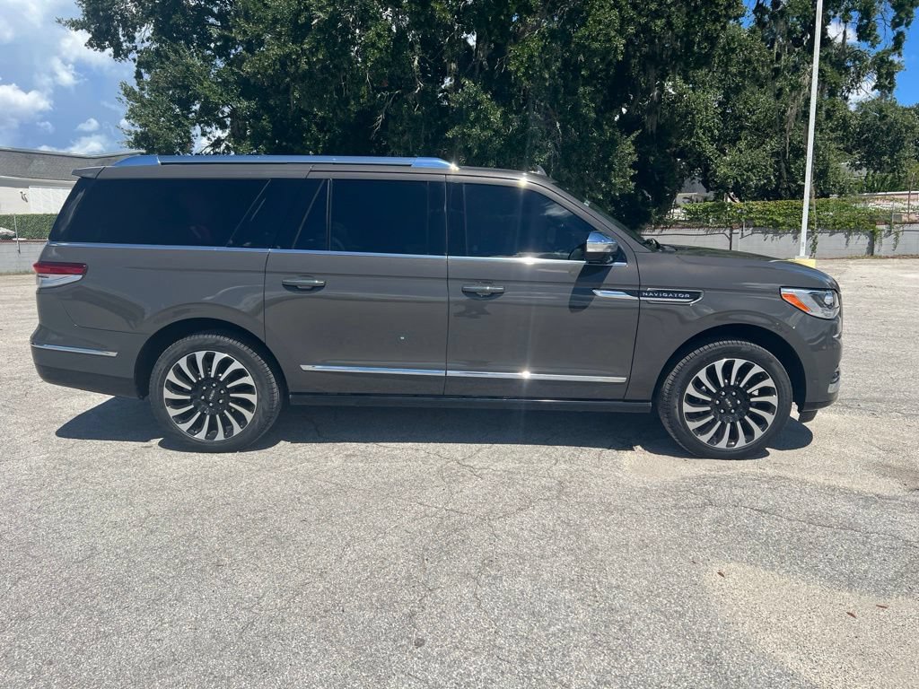 Used 2024 Lincoln Navigator L Black Label AWD/4WD image 2