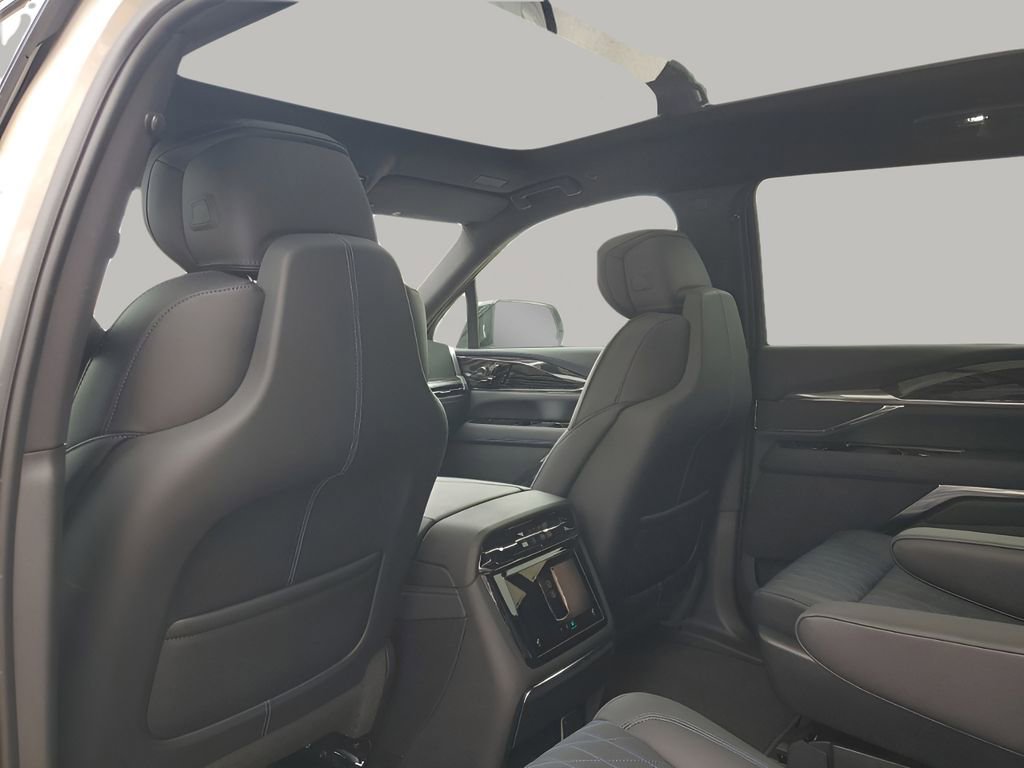 New 2026 Cadillac Escalade IQ Sport 1 w/ LPO, ONYX Package AWD/4WD image 20