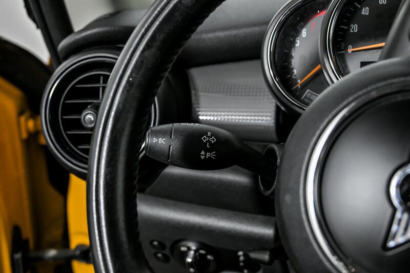 Used 2016 MINI Cooper 2-Door Hardtop image 24