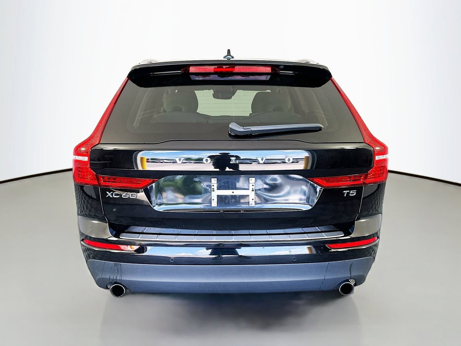 Used 2020 Volvo XC60 T5 Momentum FWD image 6