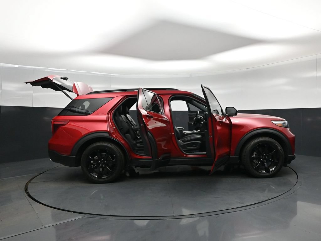 Certified 2024 Ford Explorer ST-Line w/ Class IV Trailer Tow Package RWD image 4
