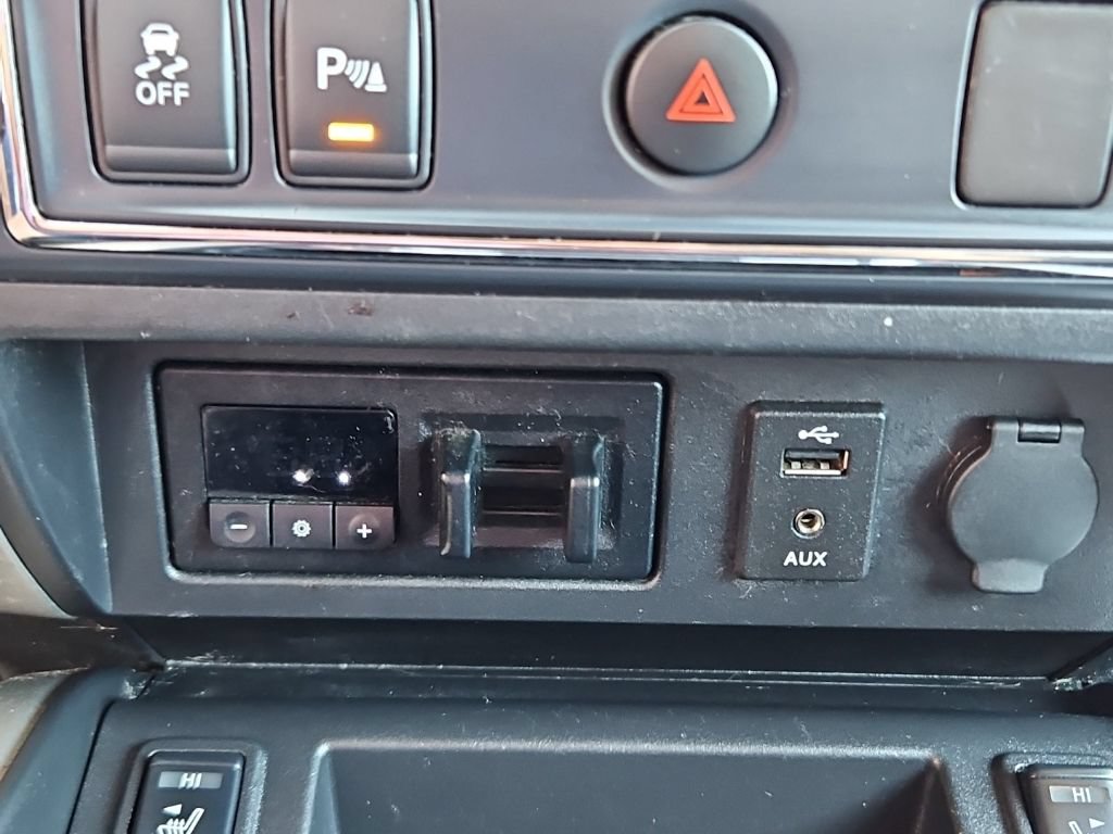 Used 2016 Nissan Titan SL AWD/4WD image 18