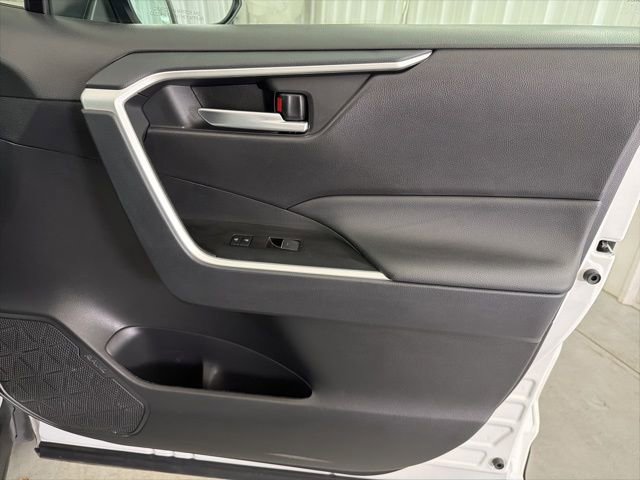 Used 2025 Toyota RAV4 XLE AWD/4WD image 20