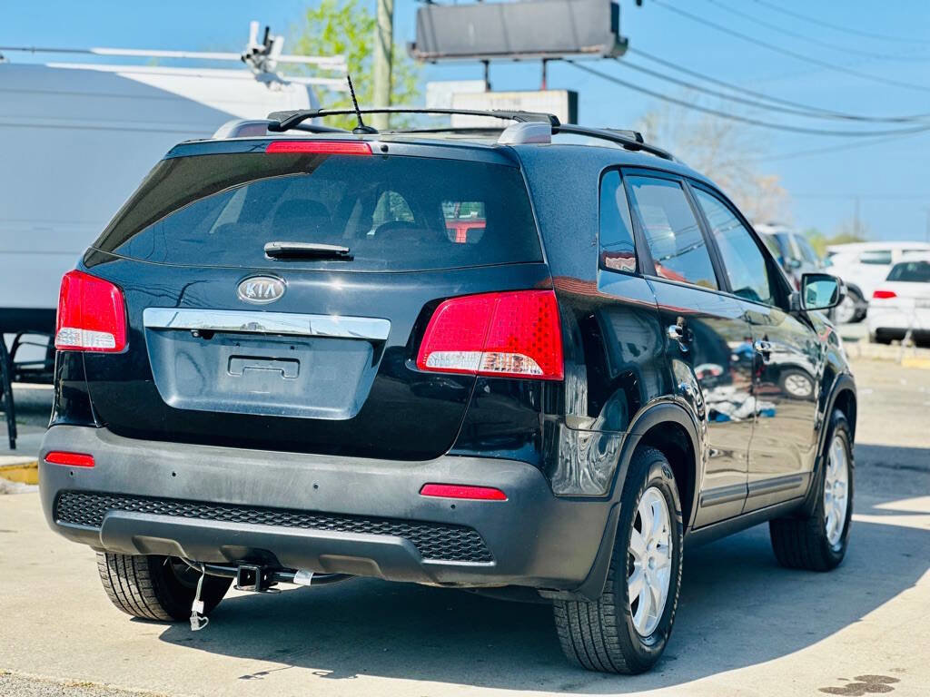 Used 2011 Kia Sorento LX w/ Convenience Pkg image 4