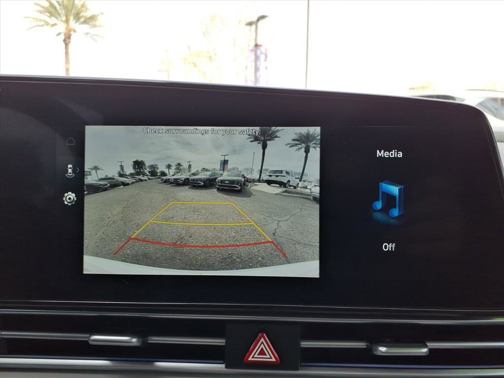 Certified 2025 Hyundai Elantra Limited image 21