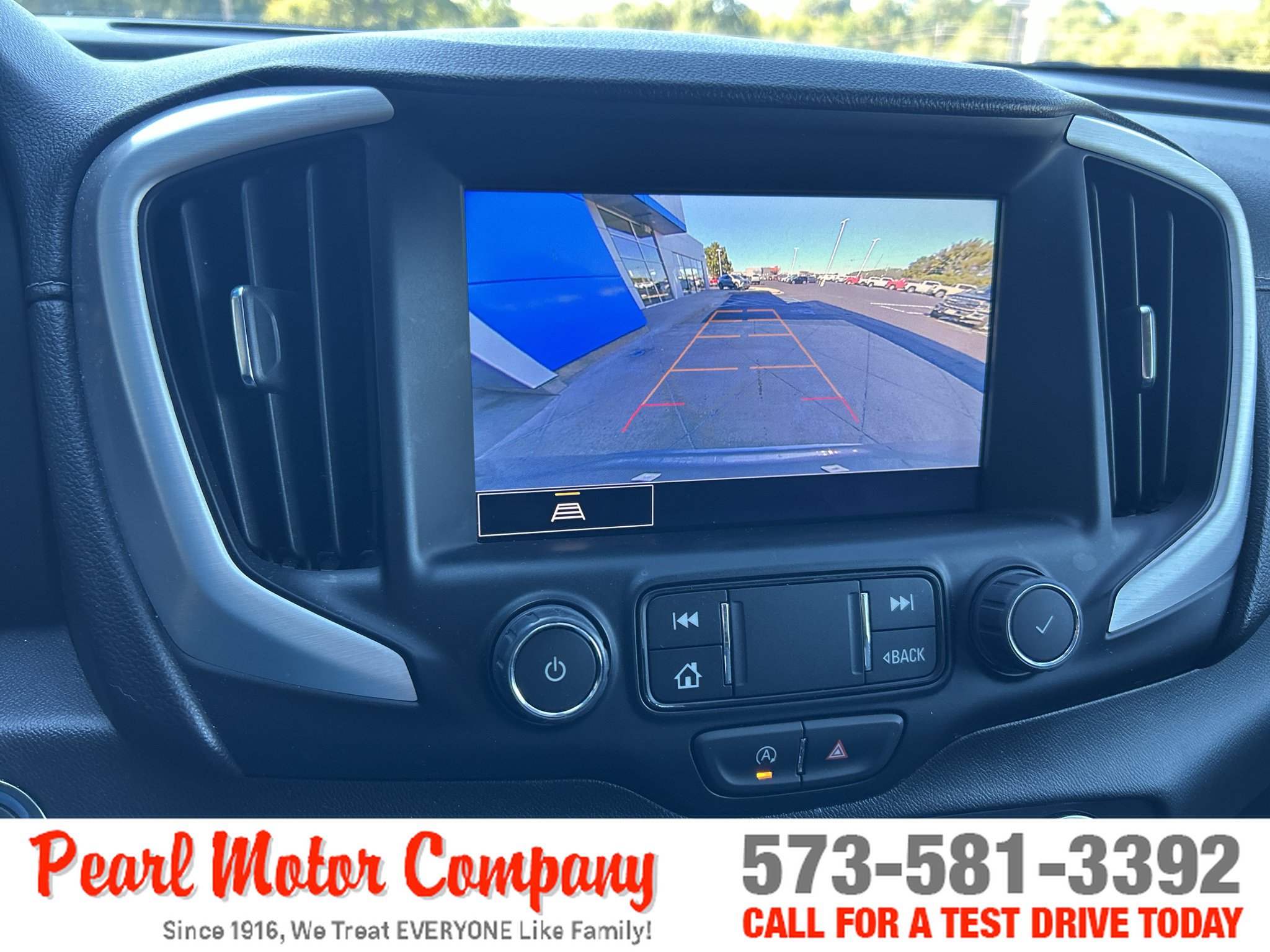 Used 2024 GMC Terrain SLT AWD/4WD image 17