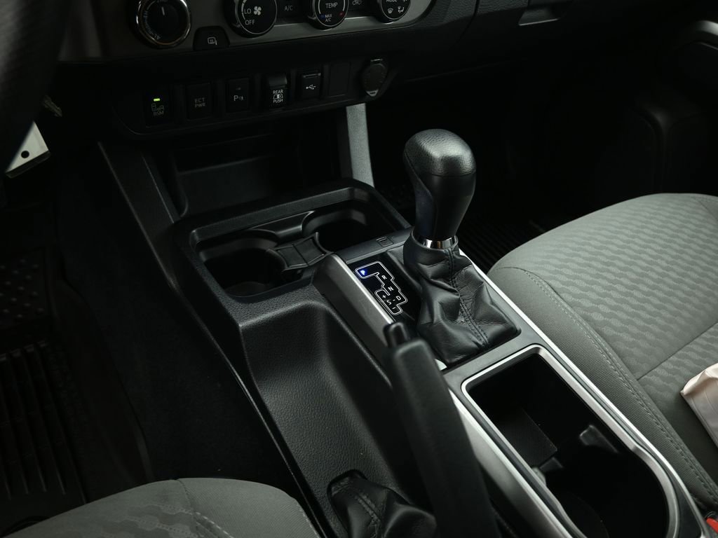 Used 2020 Toyota Tacoma SR5 AWD/4WD image 16