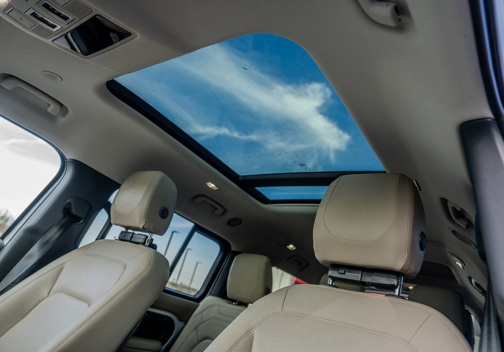 Used 2024 Land Rover Defender 130 S image 18