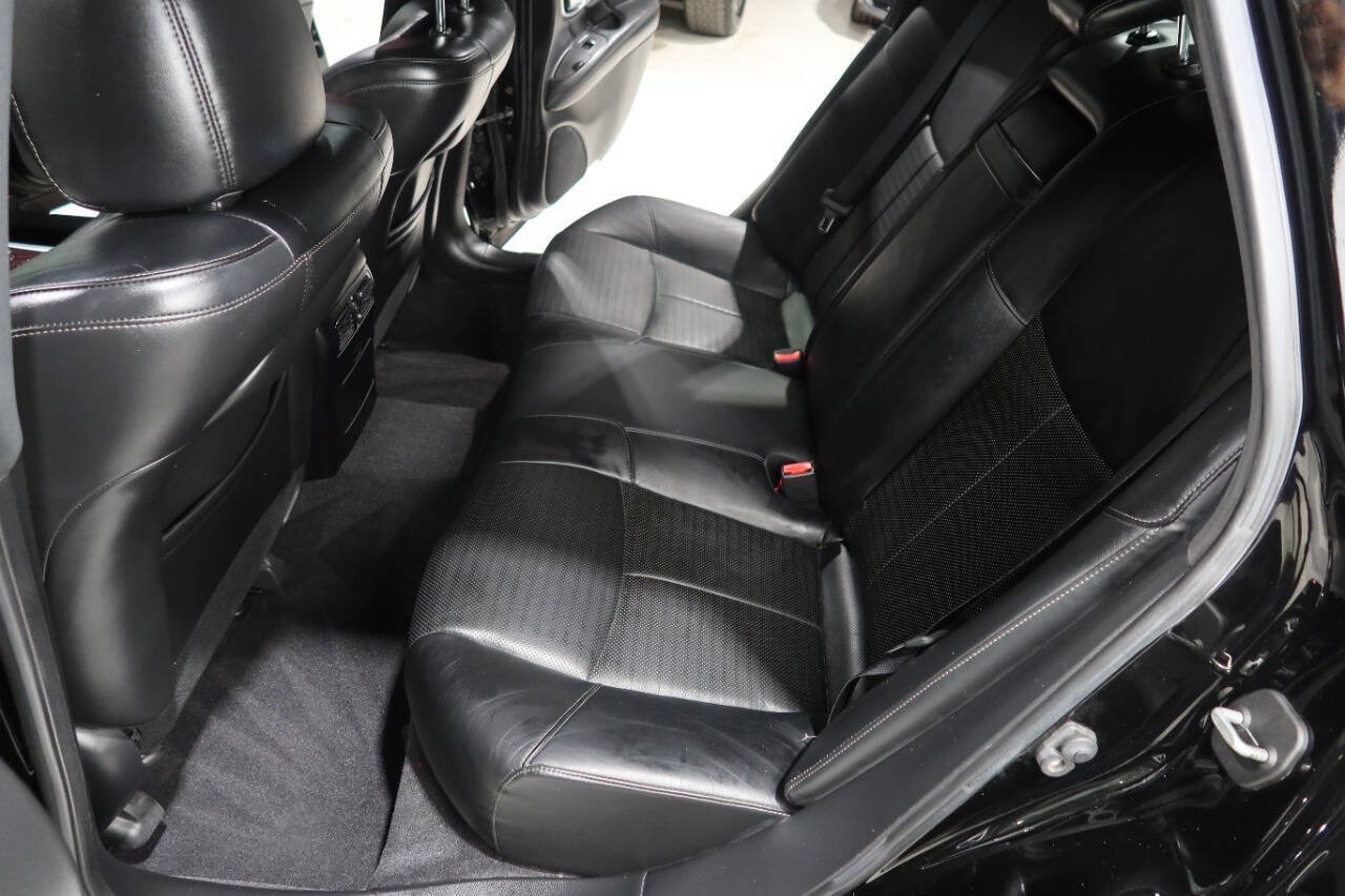 Used 2015 INFINITI Q70 3.7 w/ Sport Package RWD image 17