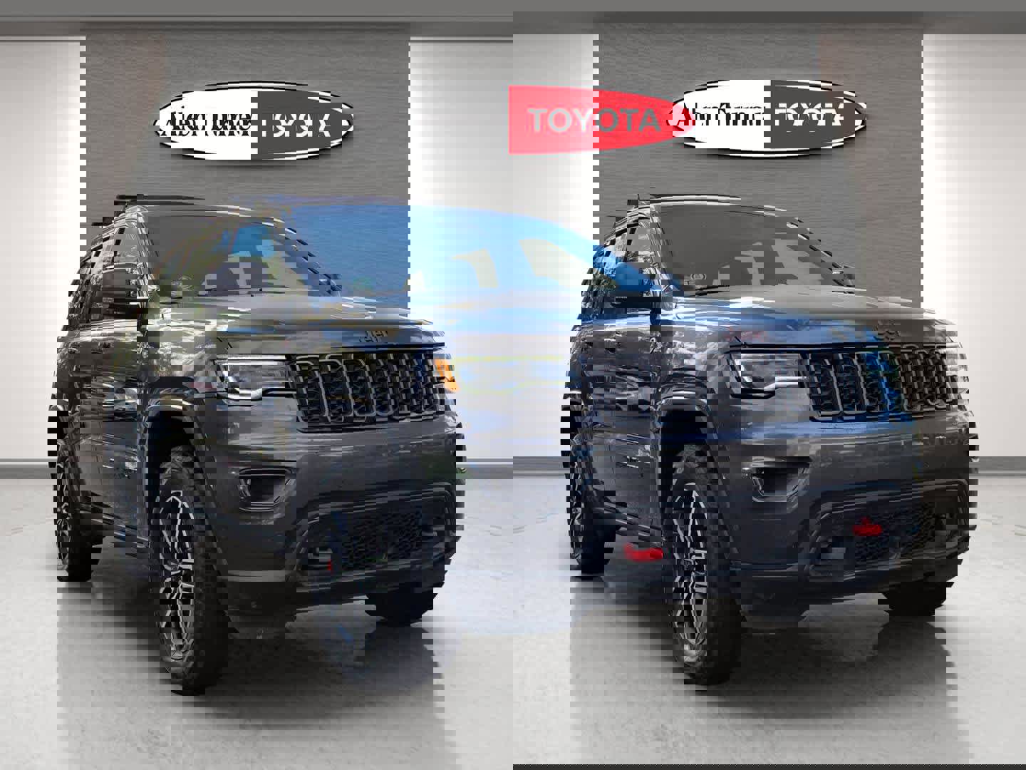 Used 2021 Jeep Grand Cherokee Trailhawk w/ Premium Lighting Group image 2
