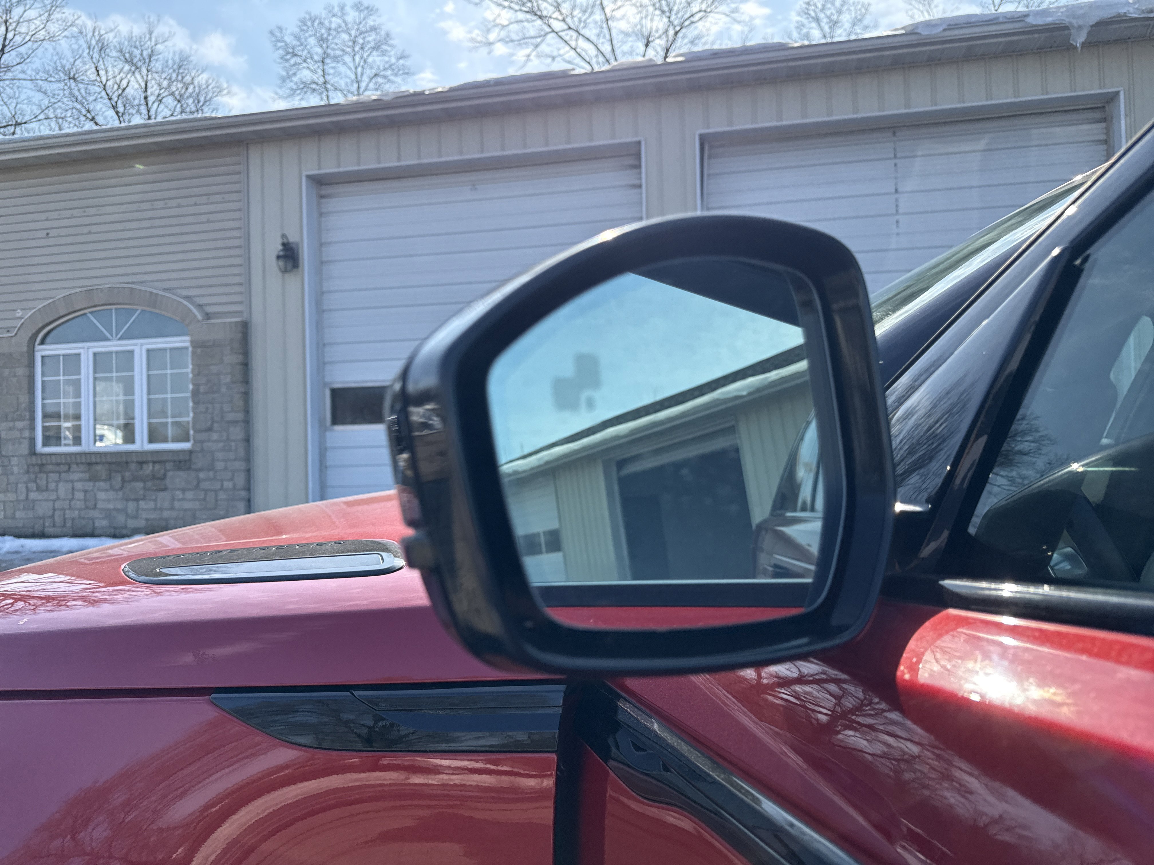 Used 2018 Land Rover Range Rover Velar R-Dynamic SE image 25