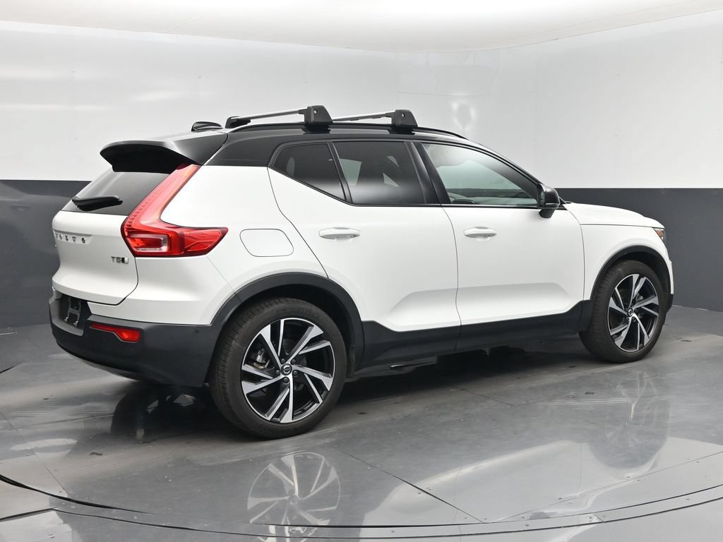 Used 2022 Volvo XC40 T5 R-Design AWD/4WD image 3