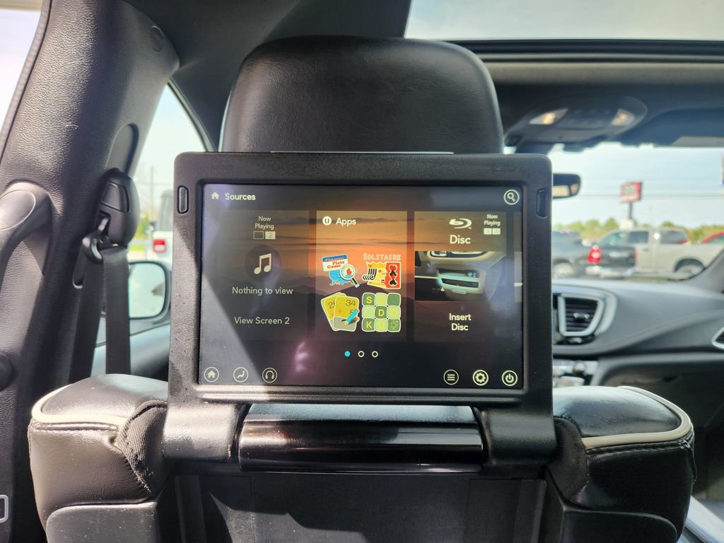 Used 2018 Chrysler Pacifica Limited w/ S Appearance Package image 17