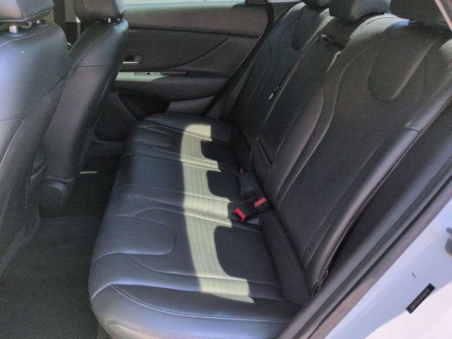 Used 2022 Hyundai Elantra Limited w/ Preferred Accessory Package FWD image 13