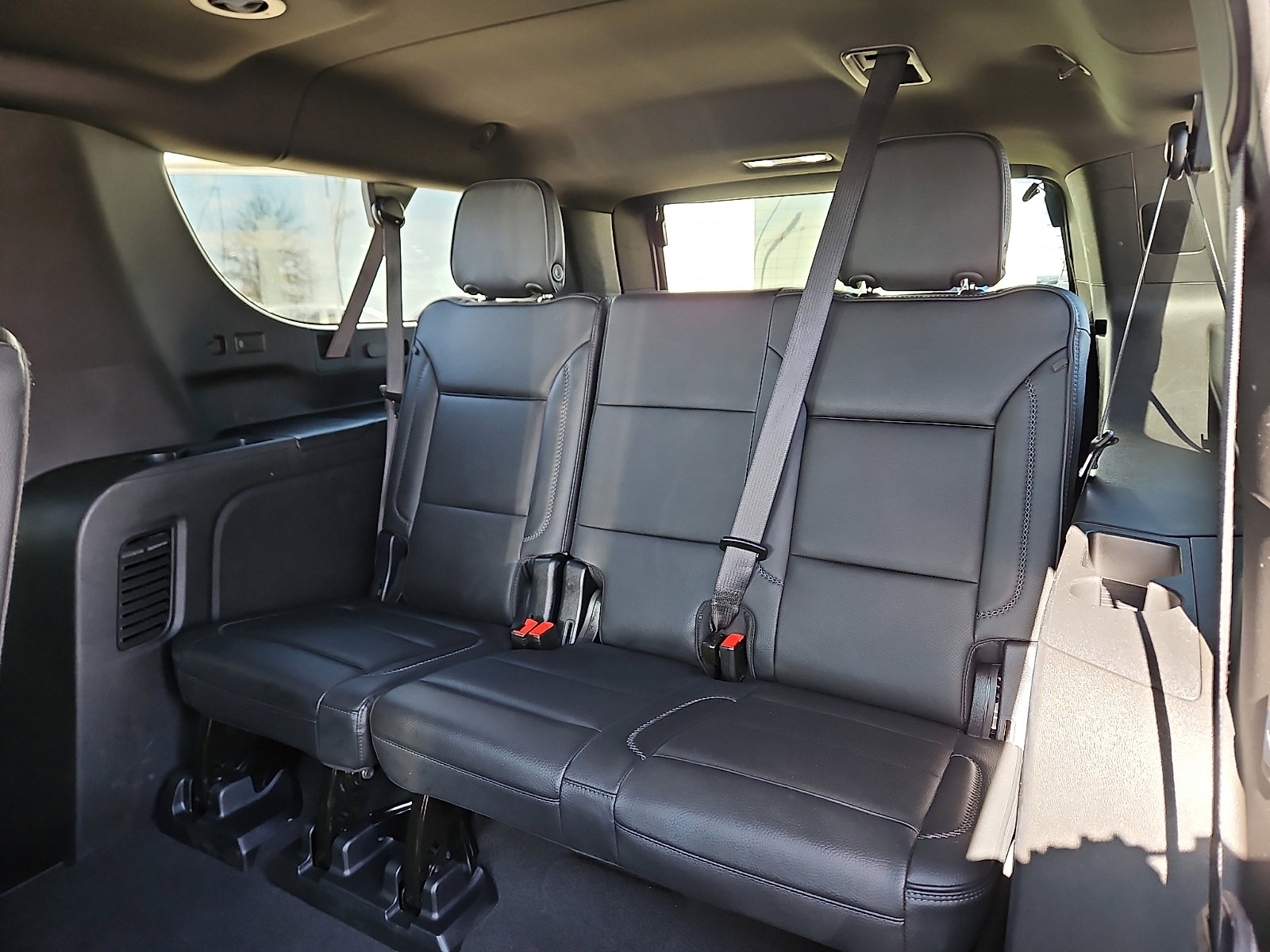 Used 2025 GMC Yukon XL Denali image 8