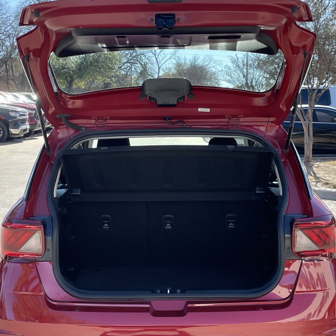 Used 2025 Hyundai Venue SEL image 25