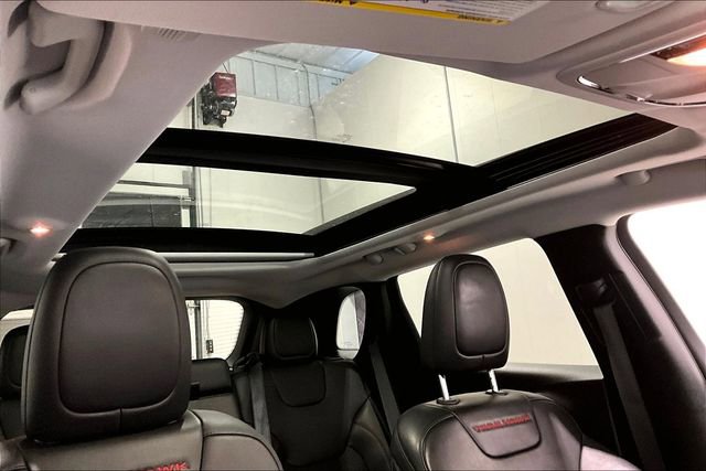 Used 2021 Jeep Cherokee Trailhawk w/ Sun & Sound Group image 26