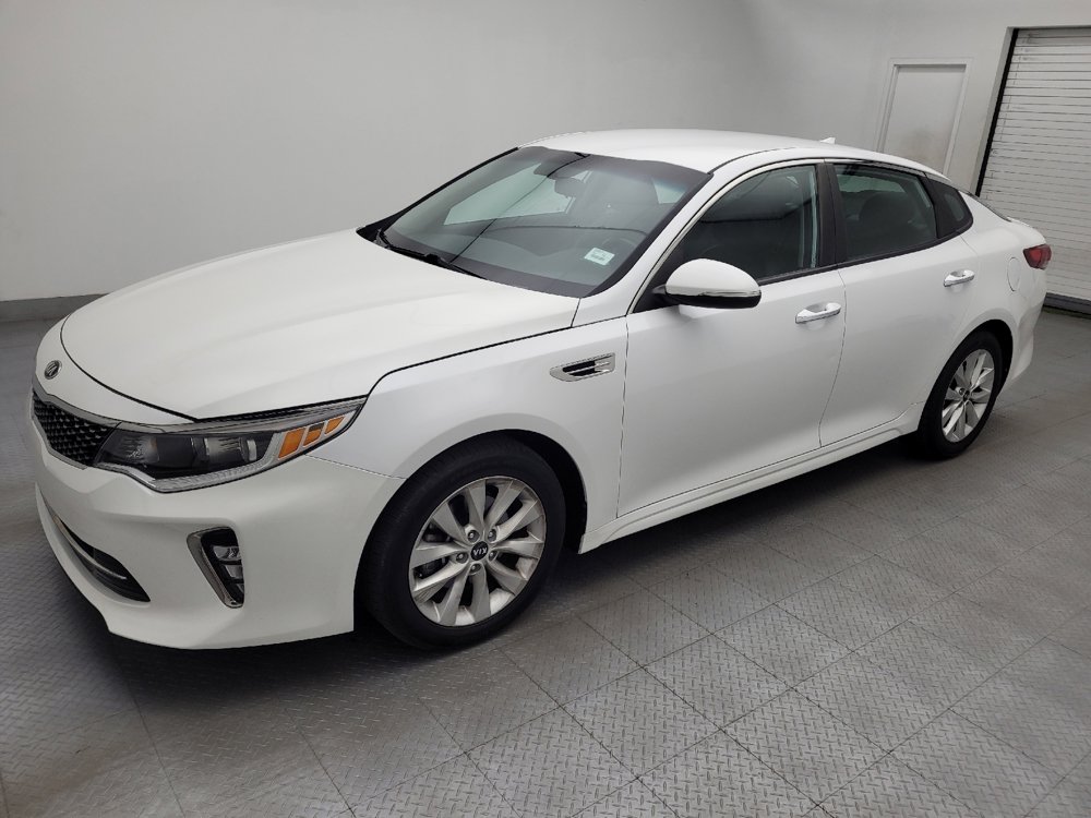 Used 2018 Kia Optima S FWD image 2