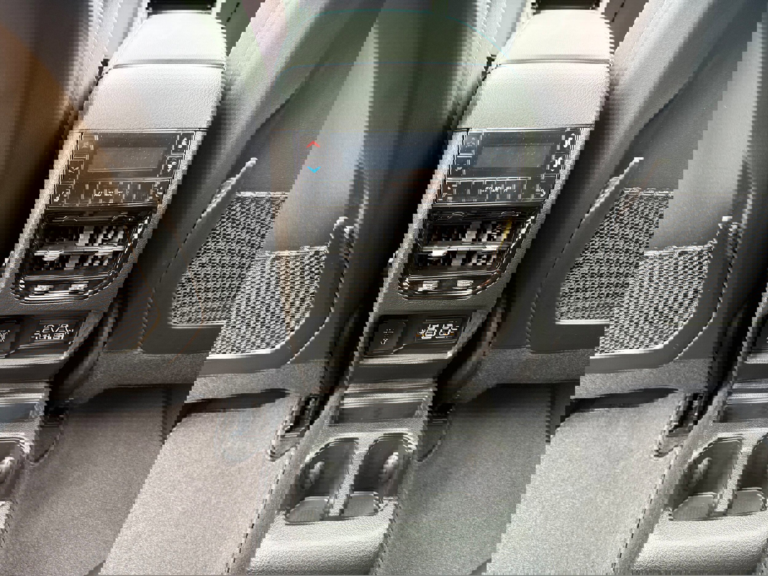 New 2025 Jeep Grand Cherokee L Limited w/ Luxury Tech Group II image 12