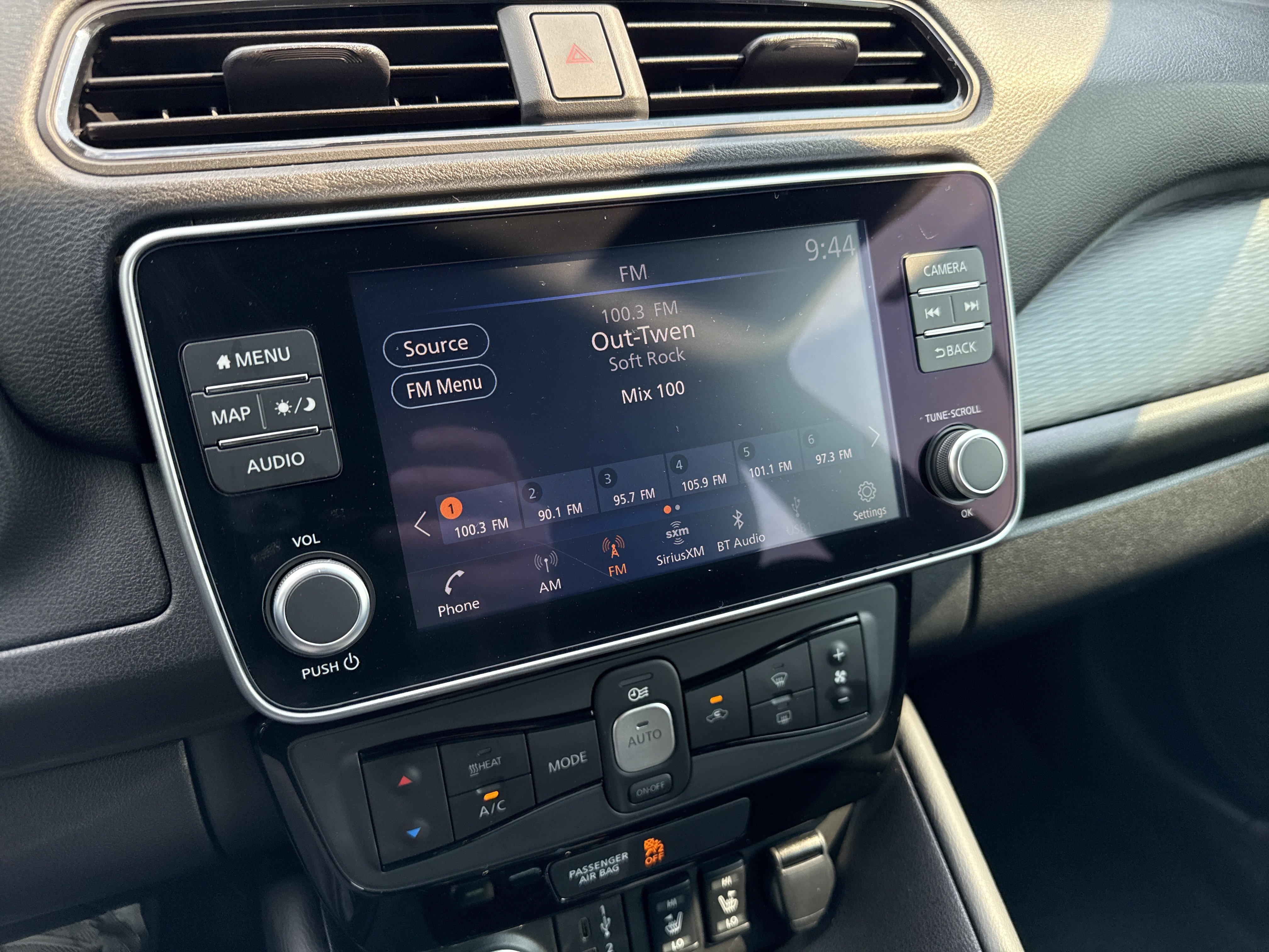 Certified 2025 Nissan Leaf SV Plus FWD image 20
