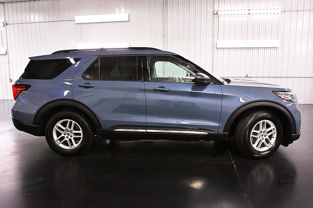 Used 2025 Ford Explorer Active w/ Active Comfort Package RWD image 8