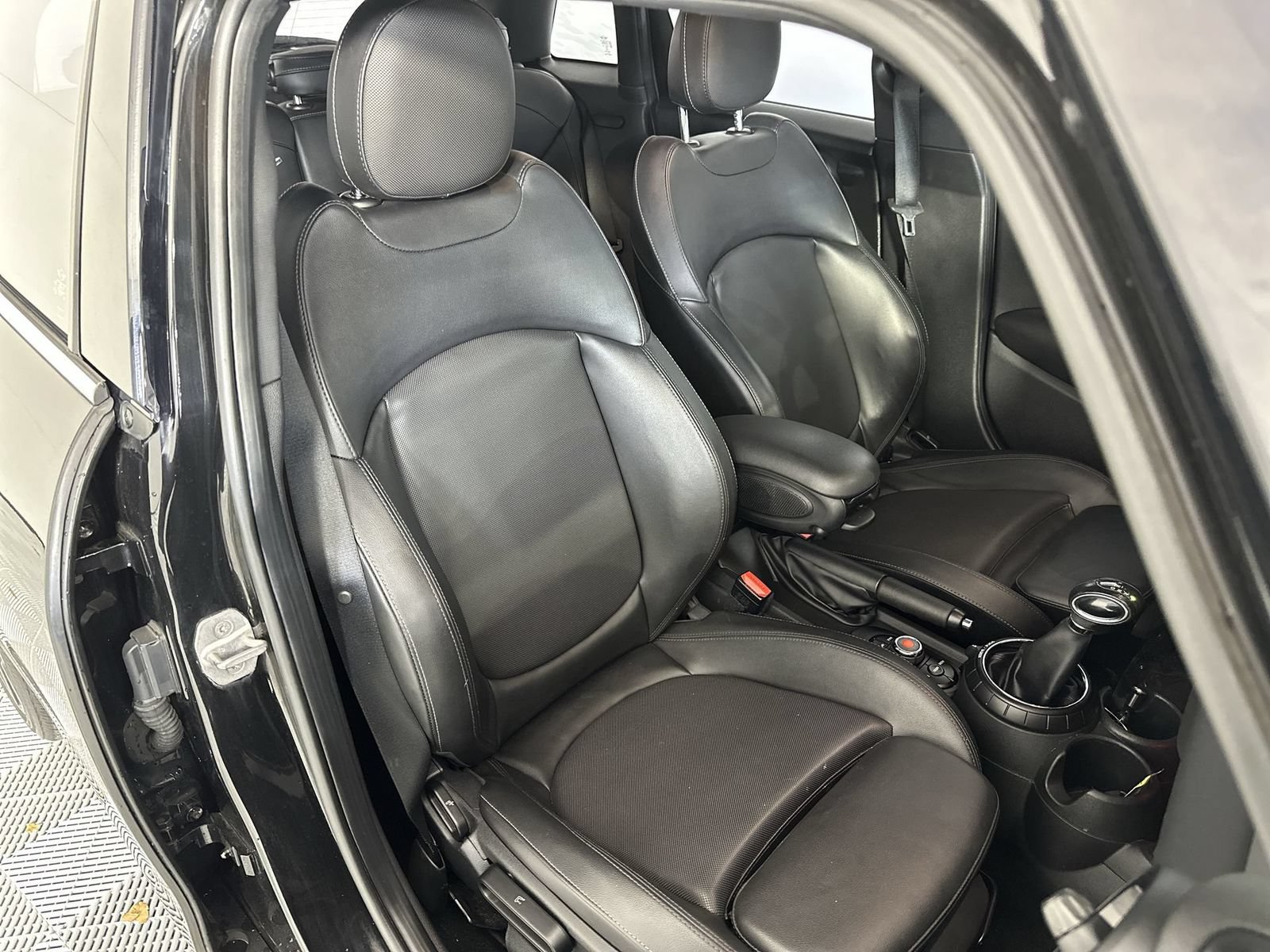 Used 2016 MINI Cooper 4-Door Hardtop FWD image 27