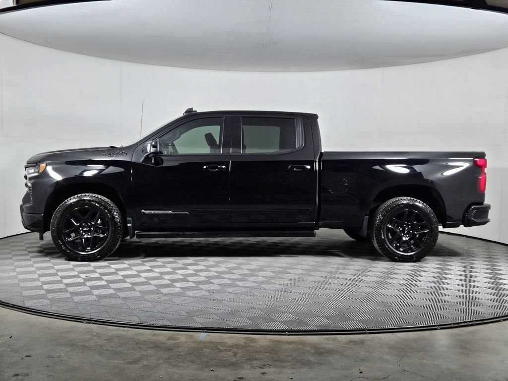 Used 2025 Chevrolet Silverado 1500 High Country w/ Midnight Edition AWD/4WD image 3