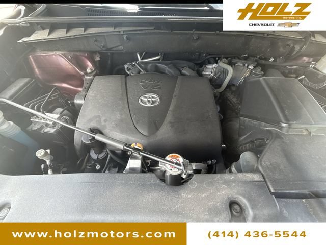 Used 2019 Toyota Highlander XLE AWD/4WD image 29