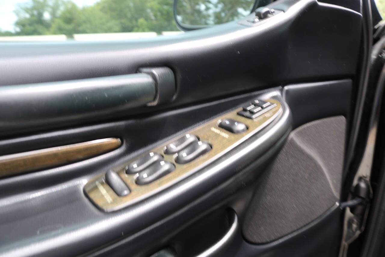Used 2002 Lincoln Blackwood RWD image 70